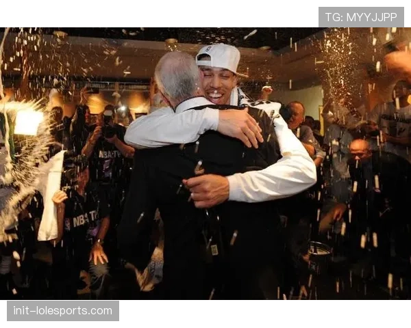 赛后更衣室:马刺队波波维奇称赞球员在传导球寻找肋部空当方面的进步